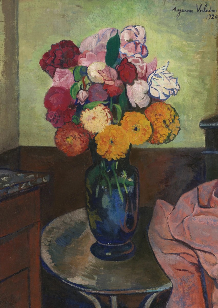 Flower vase on a round table by Suzanne Valadon